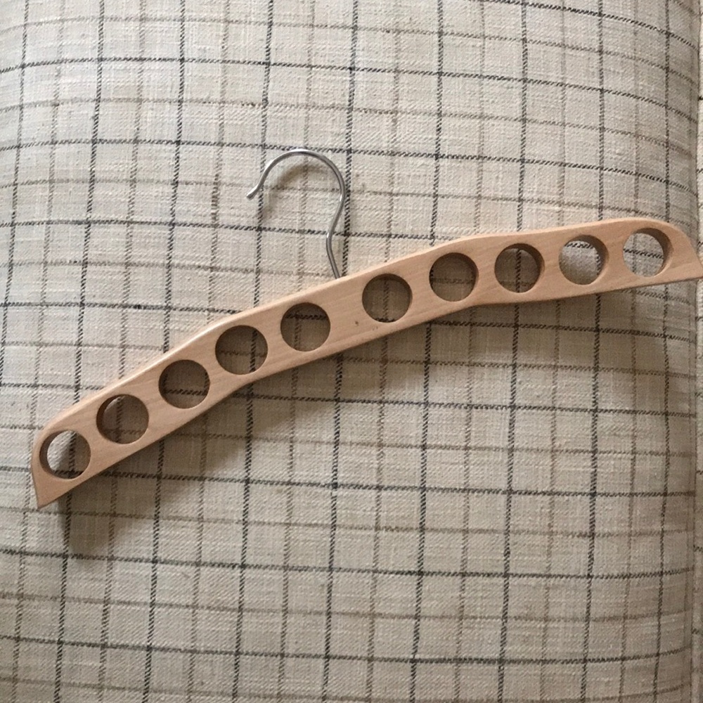 Scarf or jewelry hanger